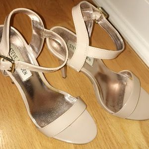 Stunning Steve Madden patent heels
